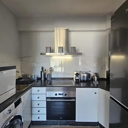 Frente Al Mar Primera Linea De Playa Samil Appartement